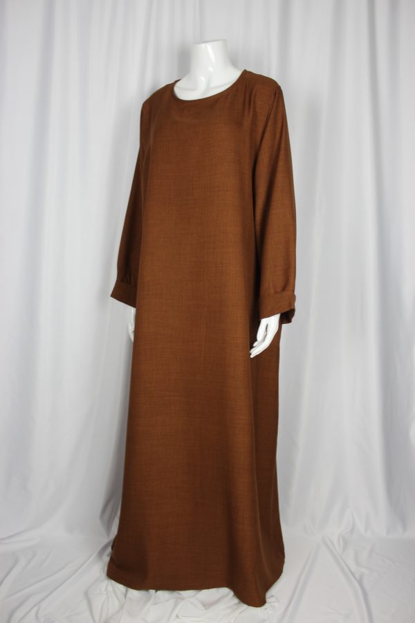 Abaya Lya brun conçue avec un tissu de haute qualité !