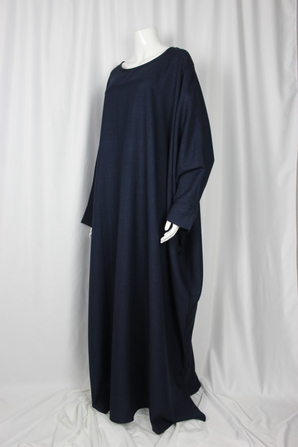 Abaya Aya couleur noir. Coupe farasha tissu de qualité.