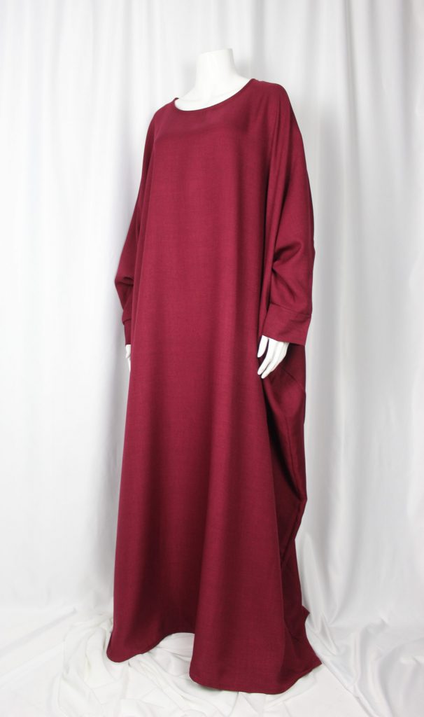 Abaya Aya couleur rouge bordeaux. Coupe farasha tissu de qualité.