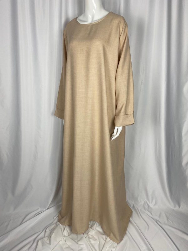 Abaya Lya beige conçue avec un tissu de haute qualité !